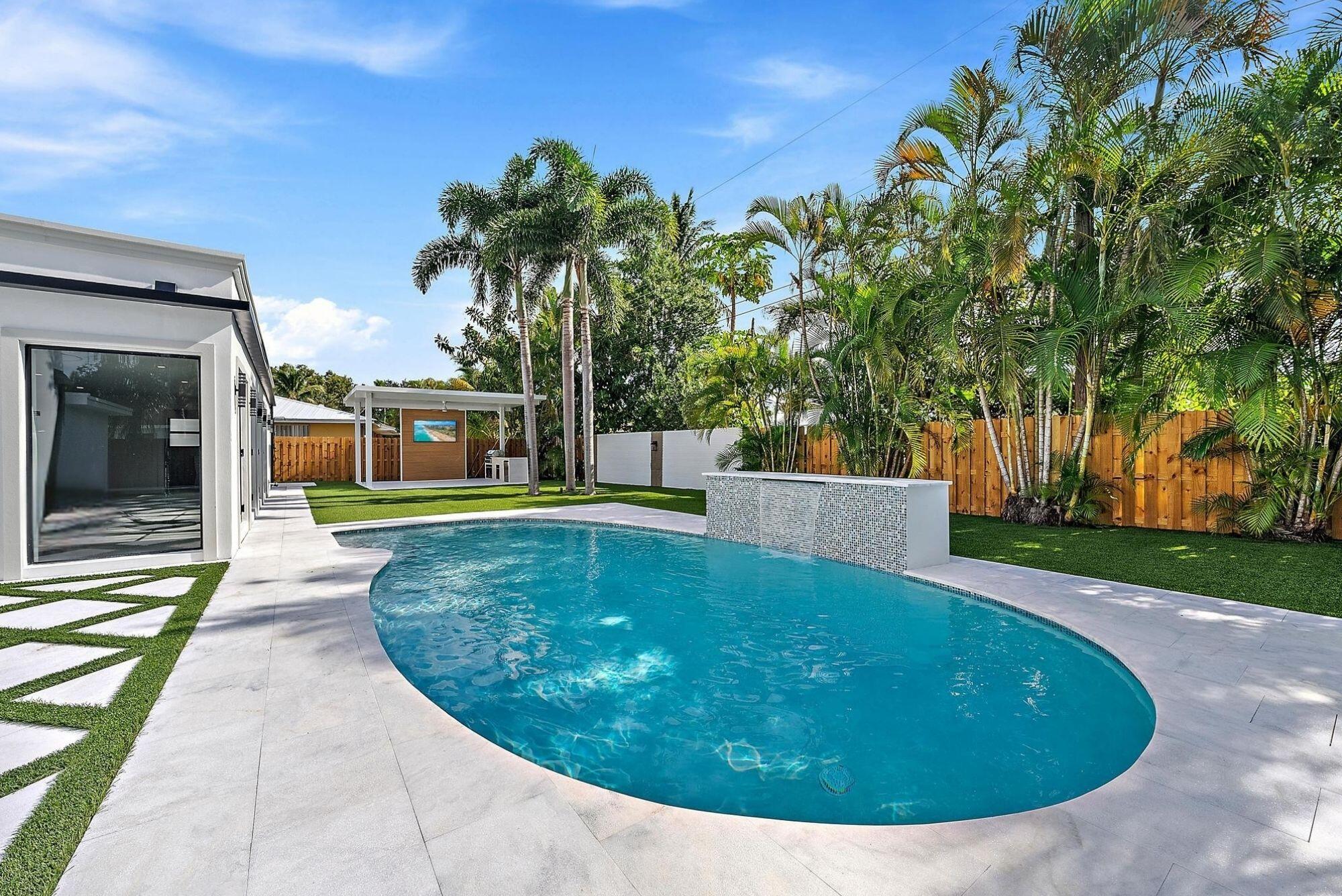 391 West Riverside Drive Tequesta, FL 33469 - Photo 3 of 49 391 W Riverside Dr-5