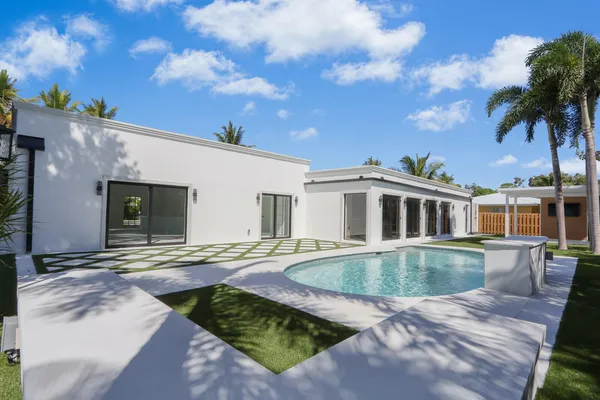 $1,699,000 | 391 West Riverside Drive, Tequesta, FL 33469