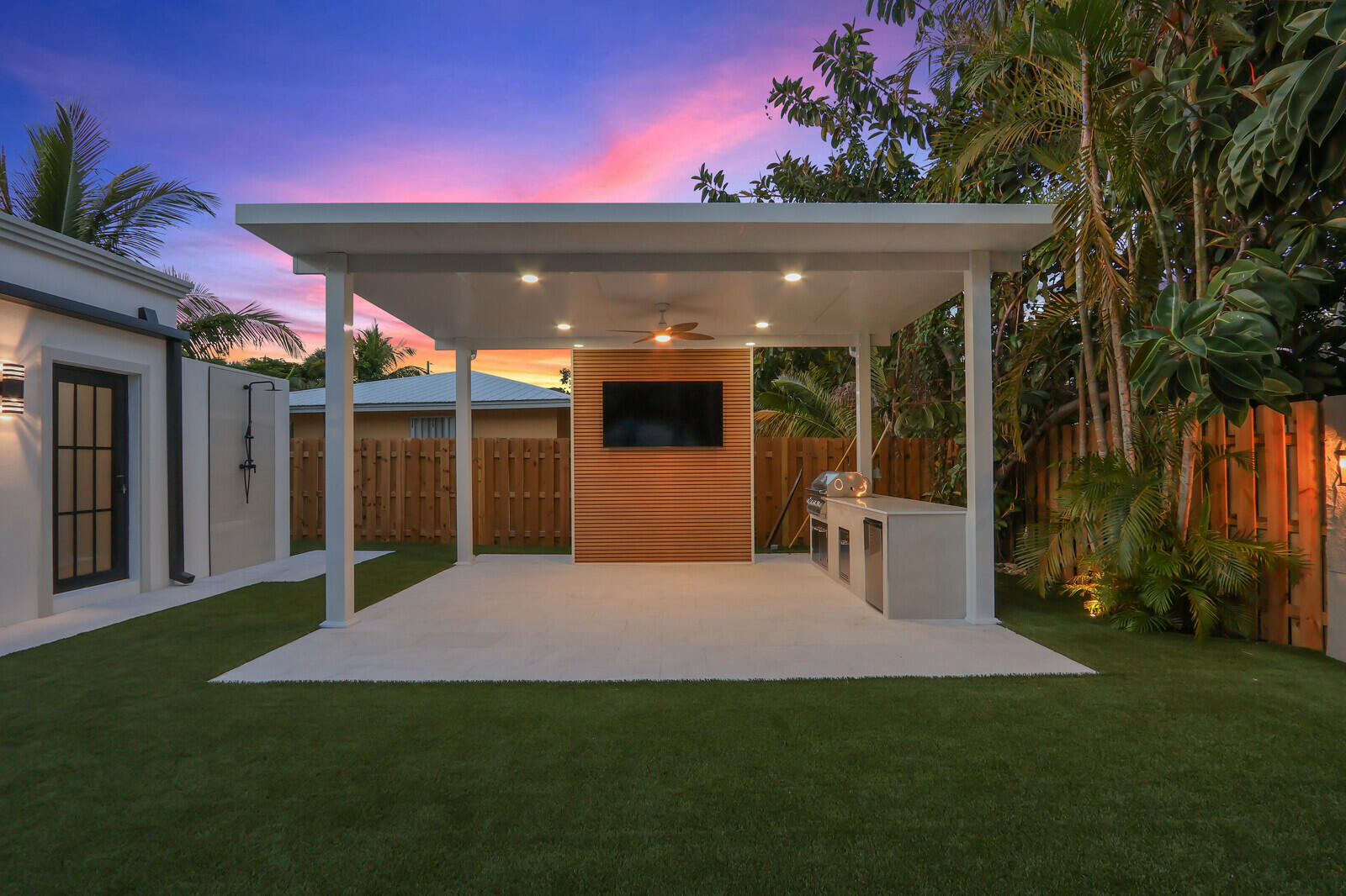 391 West Riverside Drive Tequesta, FL 33469 - Photo 43 of 49 11_twilight_11_mls