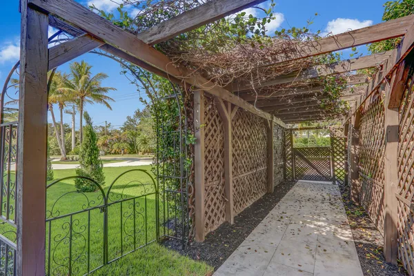 $1,699,000 | 391 West Riverside Drive, Tequesta, FL 33469