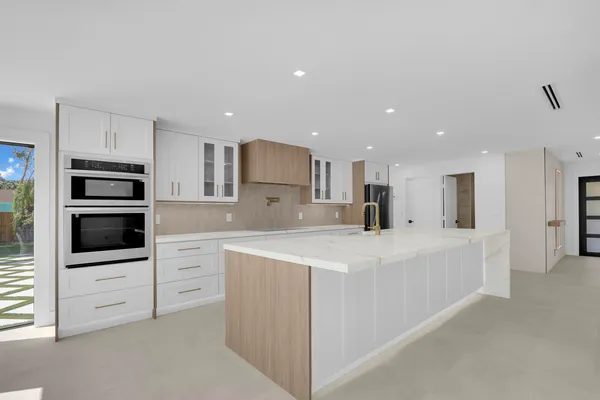 $1,699,000 | 391 West Riverside Drive, Tequesta, FL 33469