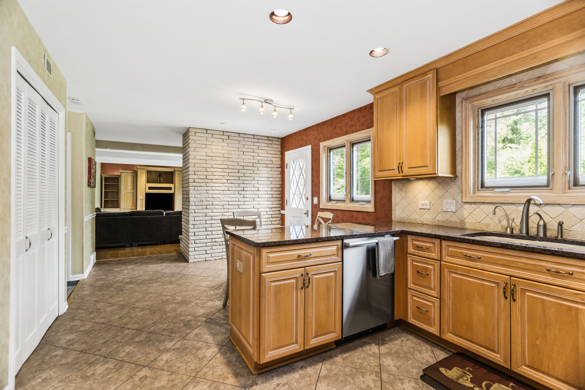 1145 Wincanton Drive Deerfield, IL 60015 - Photo 9 of 39