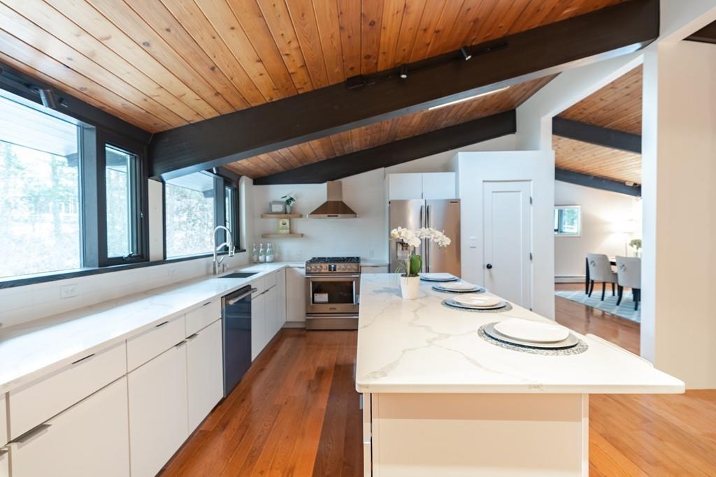 11 Hidden Ledge Road Manchester, MA 01944 - Photo 5 of 31 Gallery Image 5