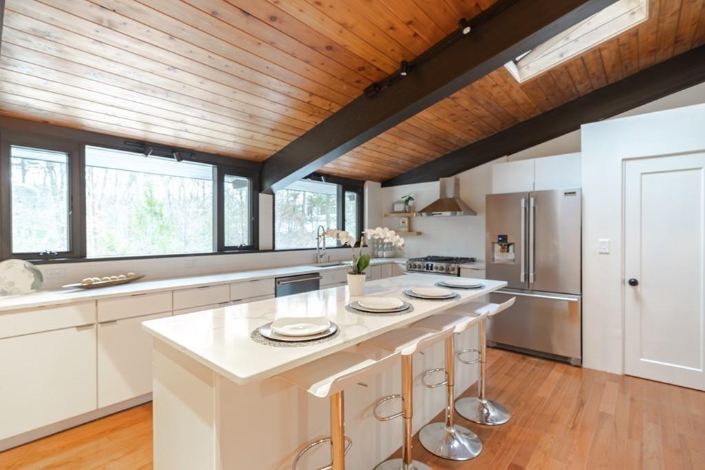 11 Hidden Ledge Road Manchester, MA 01944 - Photo 6 of 31 Gallery Image 6