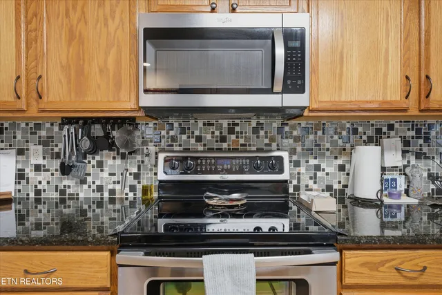 $385,000 | 3927 Glen Oaks Drive, Maryville, TN 37804