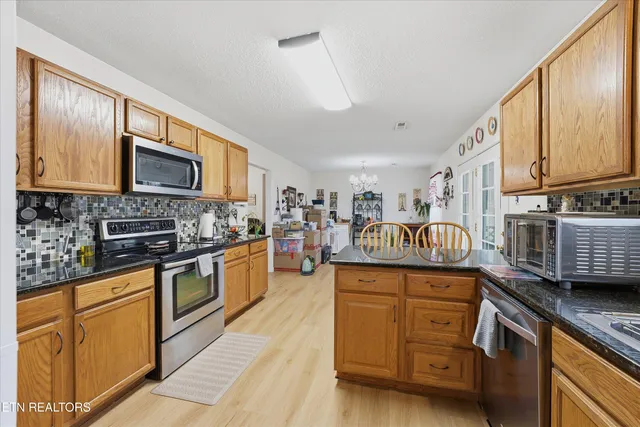 $385,000 | 3927 Glen Oaks Drive, Maryville, TN 37804