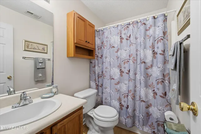 $385,000 | 3927 Glen Oaks Drive, Maryville, TN 37804