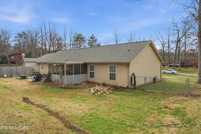 $385,000 | 3927 Glen Oaks Drive, Maryville, TN 37804