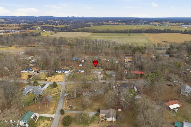 $385,000 | 3927 Glen Oaks Drive, Maryville, TN 37804