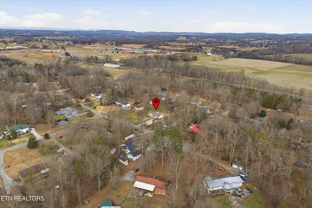 $385,000 | 3927 Glen Oaks Drive, Maryville, TN 37804