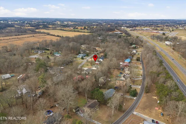 $385,000 | 3927 Glen Oaks Drive, Maryville, TN 37804