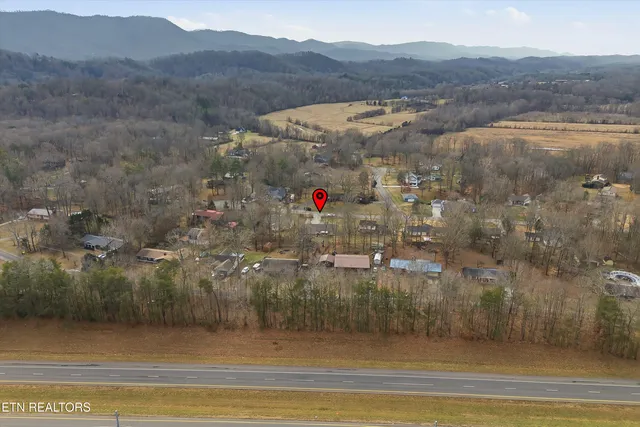 $385,000 | 3927 Glen Oaks Drive, Maryville, TN 37804