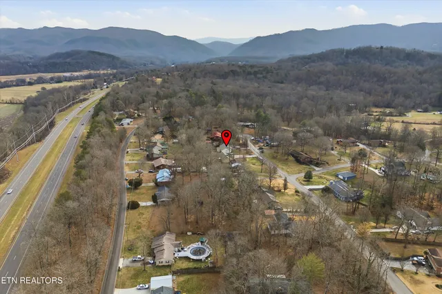 $385,000 | 3927 Glen Oaks Drive, Maryville, TN 37804