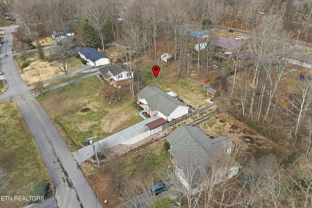 $385,000 | 3927 Glen Oaks Drive, Maryville, TN 37804