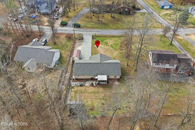 $385,000 | 3927 Glen Oaks Drive, Maryville, TN 37804