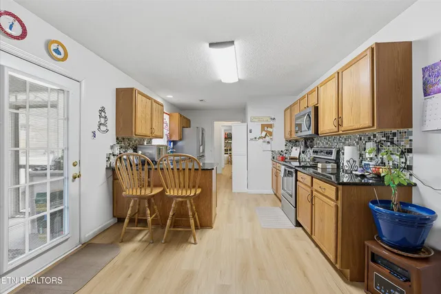 $385,000 | 3927 Glen Oaks Drive, Maryville, TN 37804