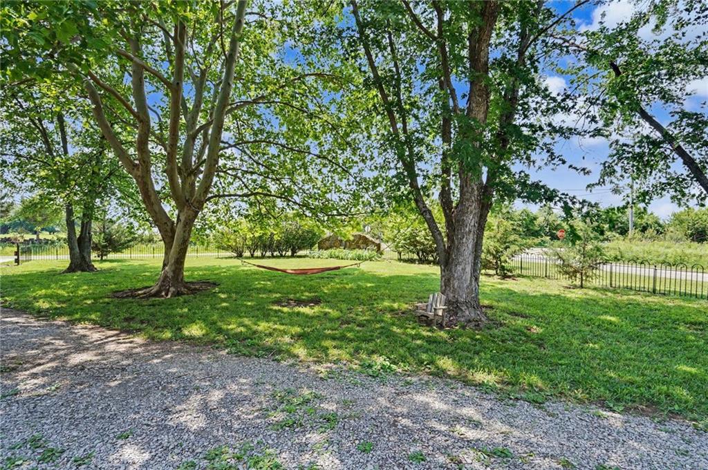 1748 East 800 Road Lawrence, KS 66049 - Photo 4 of 56