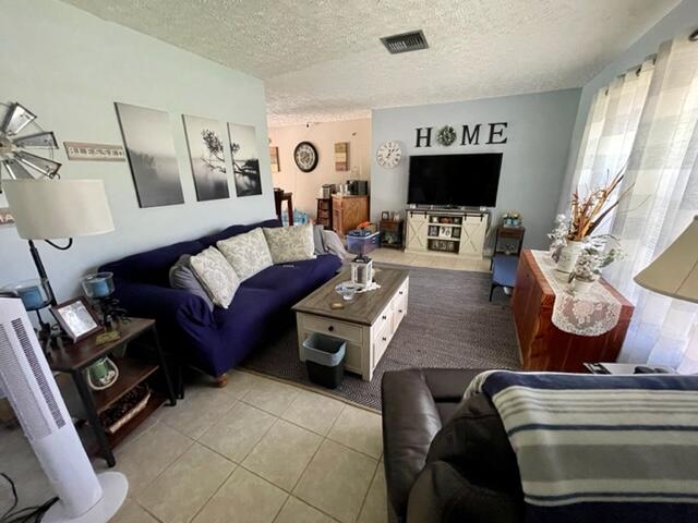 17328 Brian Way Jupiter, FL 33478 - Photo 6 of 24 IMG_3036