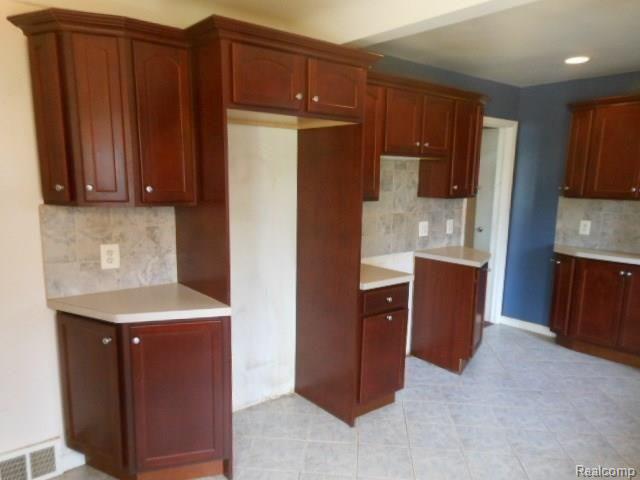 8280 Racine Road Warren, MI 48093 - Photo 5 of 20 DSCN7439.JPG