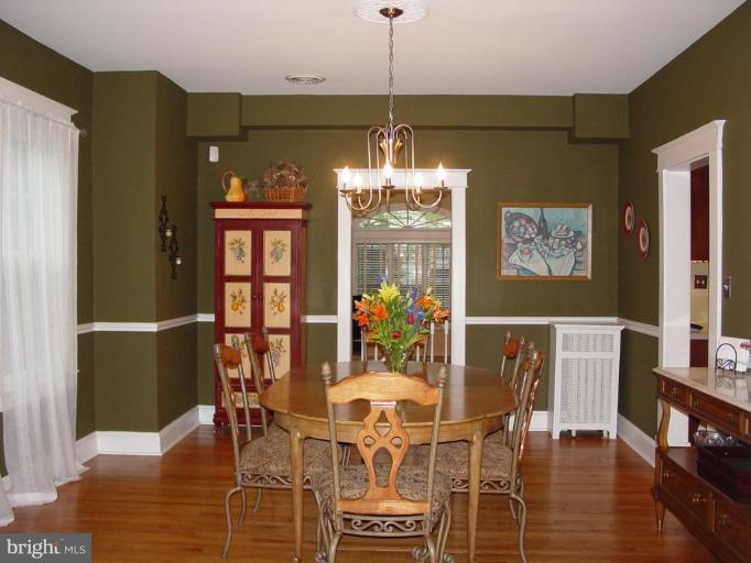520 Anneslie Road Baltimore, MD 21212 - Photo 13 of 29 Gracious dining room.