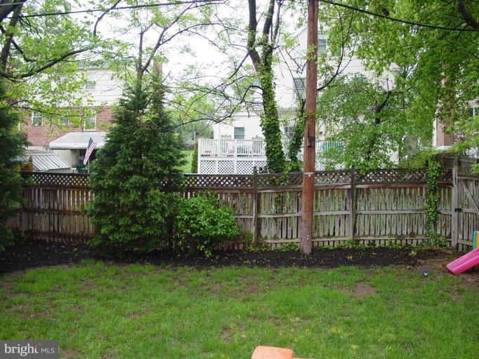 520 Anneslie Road Baltimore, MD 21212 - Photo 16 of 29 Great yard with grass and landscaping