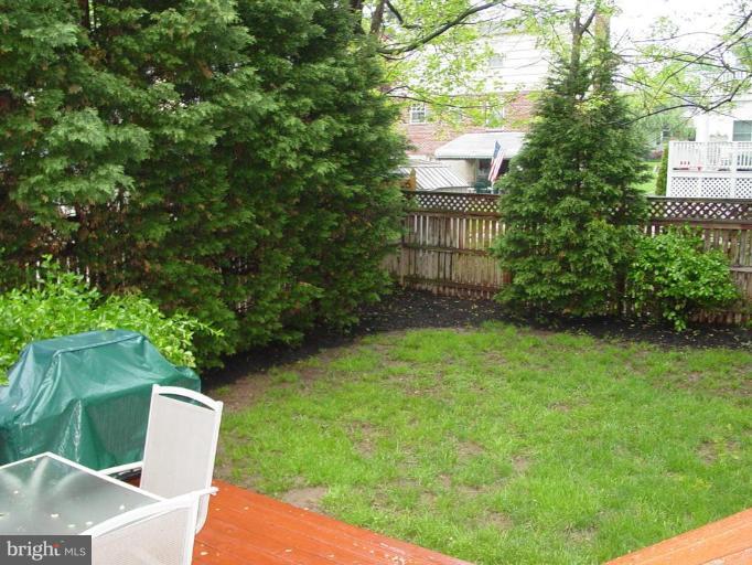 520 Anneslie Road Baltimore, MD 21212 - Photo 17 of 29 Deck leading to level yard.
