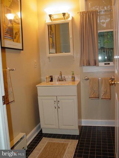 520 Anneslie Road Baltimore, MD 21212 - Photo 25 of 29 First floor bathroom.