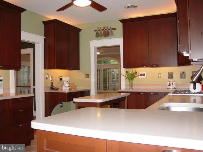 520 Anneslie Road Baltimore, MD 21212 - Photo 6 of 29 Huge kitchen with island and tons of cabinet space