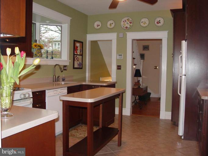 520 Anneslie Road Baltimore, MD 21212 - Photo 9 of 29 Large kitchen, great for entertaining.