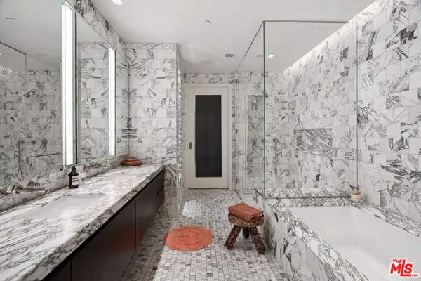 $24,000 | 8420 Sunset Boulevard, Unit 307, West Hollywood, CA 90069