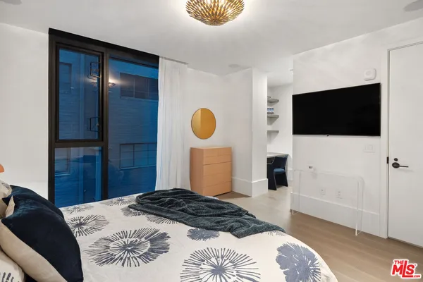 $24,000 | 8420 Sunset Boulevard, Unit 307, West Hollywood, CA 90069