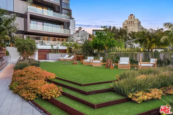 $24,000 | 8420 Sunset Boulevard, Unit 307, West Hollywood, CA 90069