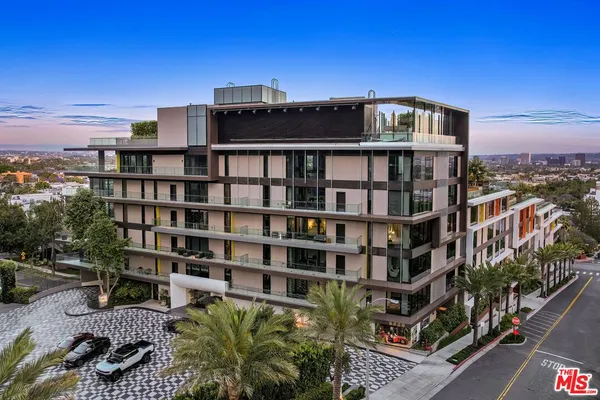 $24,000 | 8420 Sunset Boulevard, Unit 307, West Hollywood, CA 90069