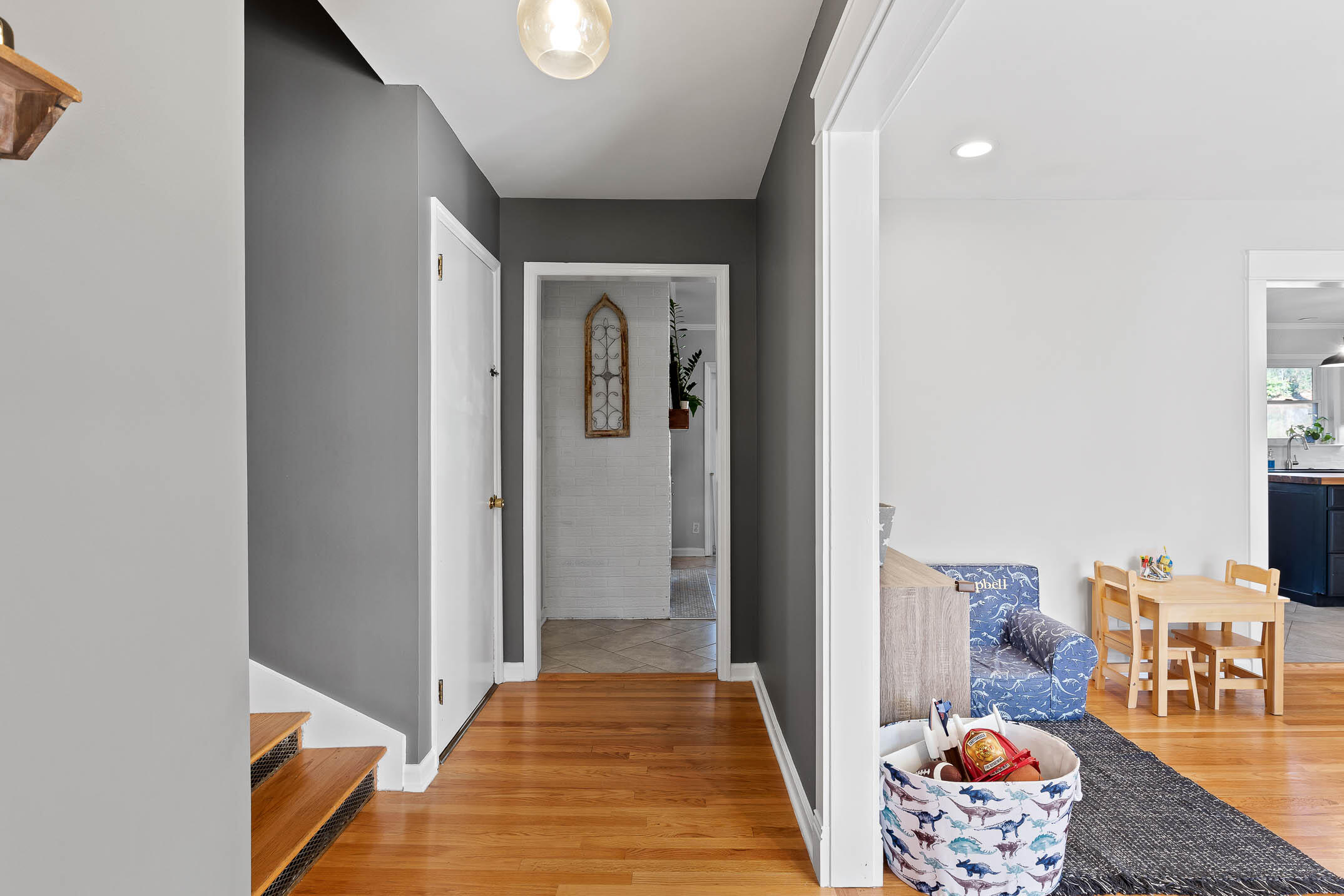 7013 Genoa Drive Chattanooga, TN 37421 - Photo 5 of 51 Foyer2