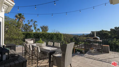 $11,850,000 | 6110 Merritt Drive, Malibu, CA 90265
