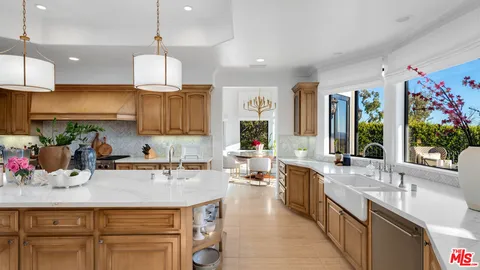 $11,850,000 | 6110 Merritt Drive, Malibu, CA 90265