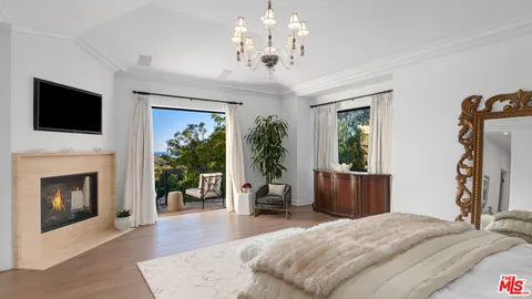 $11,850,000 | 6110 Merritt Drive, Malibu, CA 90265