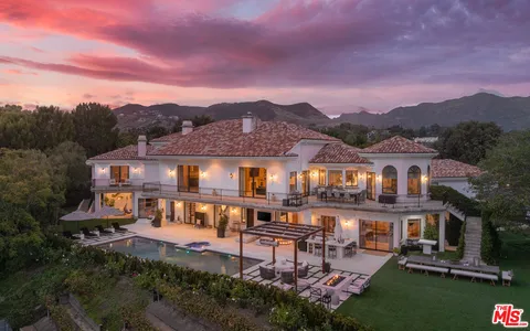 $11,850,000 | 6110 Merritt Drive, Malibu, CA 90265