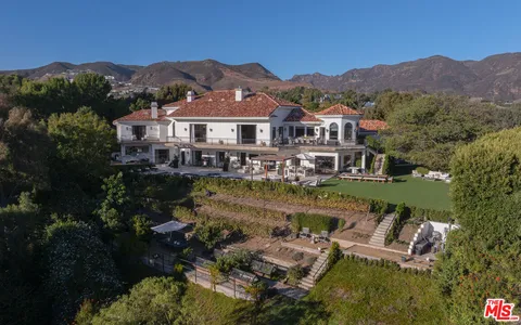 $11,850,000 | 6110 Merritt Drive, Malibu, CA 90265
