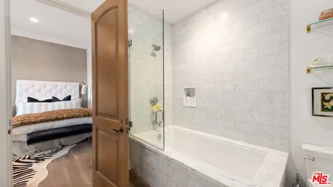 $11,850,000 | 6110 Merritt Drive, Malibu, CA 90265