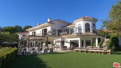 $11,850,000 | 6110 Merritt Drive, Malibu, CA 90265