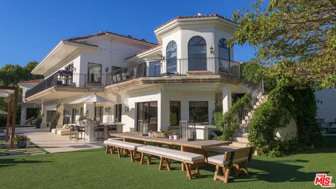 $11,850,000 | 6110 Merritt Drive, Malibu, CA 90265