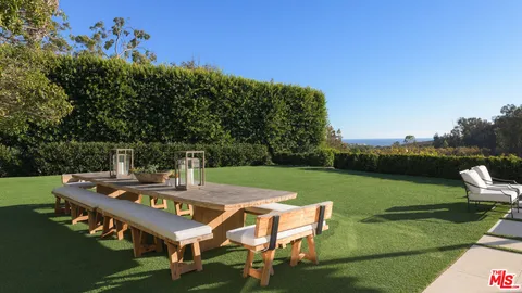 $11,850,000 | 6110 Merritt Drive, Malibu, CA 90265