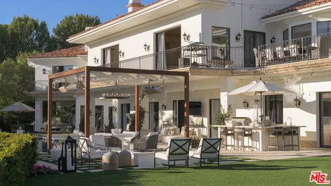 $11,850,000 | 6110 Merritt Drive, Malibu, CA 90265