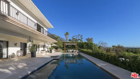 $11,850,000 | 6110 Merritt Drive, Malibu, CA 90265