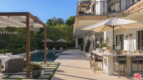 $11,850,000 | 6110 Merritt Drive, Malibu, CA 90265