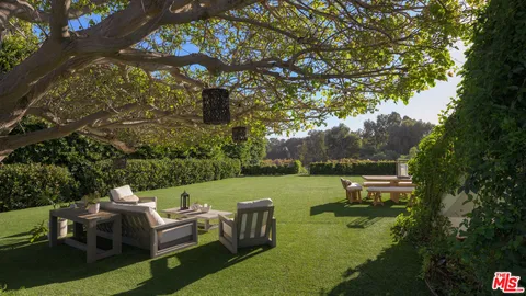 $11,850,000 | 6110 Merritt Drive, Malibu, CA 90265