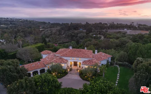 $11,850,000 | 6110 Merritt Drive, Malibu, CA 90265