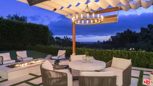 $11,850,000 | 6110 Merritt Drive, Malibu, CA 90265