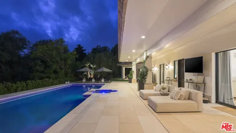 $11,850,000 | 6110 Merritt Drive, Malibu, CA 90265